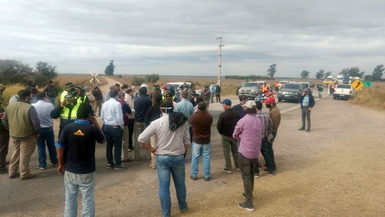 En este momento estás viendo Trabajadores y productores ceresinos, se sumaron a las protestas de otras provincias, por las prohibiciones de ingresar a Santiago del Estero