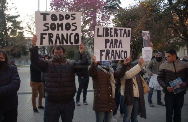 Lee más sobre el artículo El policía que mató a dos delincuentes en un intento de robo quedó en libertad