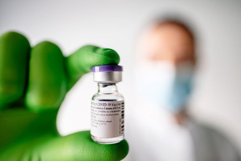 Lee más sobre el artículo ¿El comienzo del fin de la pandemia? Qué significa la aprobación histórica de la vacuna de Pfizer