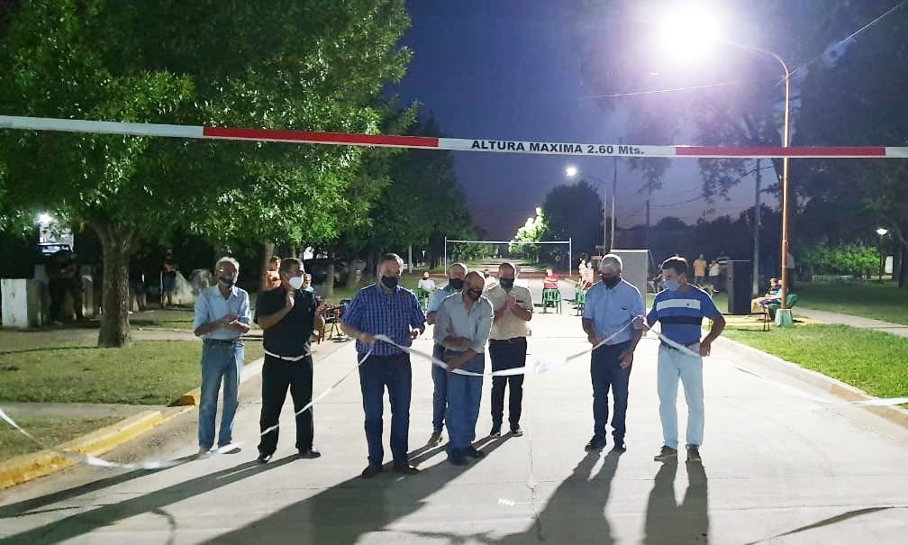 Lee más sobre el artículo Michlig y Gerosa inauguraron la primera calle de pavimento de Monigotes e Iluminación Led