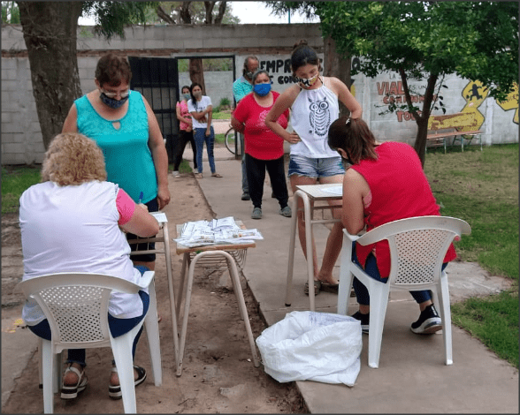 Lee más sobre el artículo INTA, Vecinal Quilmes y escuela 1103, la integración para la entrega de semillas del pro huerta