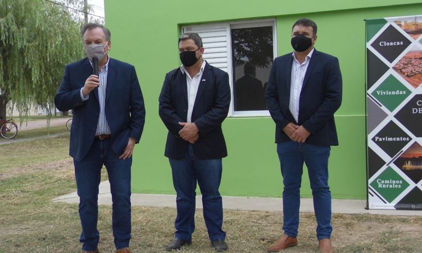 El Senador Michlig y el Diputado González participaron de la inauguración de 5 viviendas en Arrufó