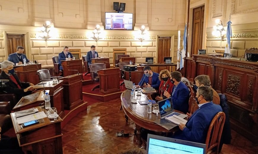 Lee más sobre el artículo El Senador Felipe Michlig valoró como “muy positiva” la reunión con la titular de obras Públicas de la Provincia