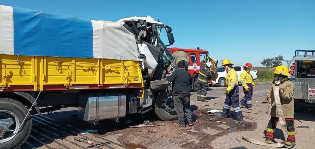 Lee más sobre el artículo Camiones protagonizaron importante accidente en Arrufó