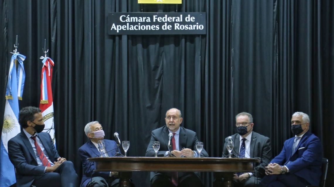 Lee más sobre el artículo El gobernador se reunió con integrantes de la Justicia Federal de Rosario
