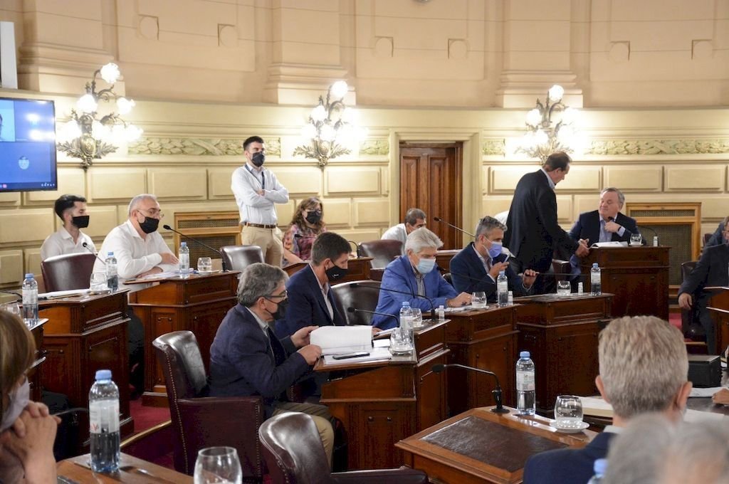 En este momento estás viendo La legislatura provincial aprobó la tributaria con modificaciones y postergó el presupuesto hasta febrero