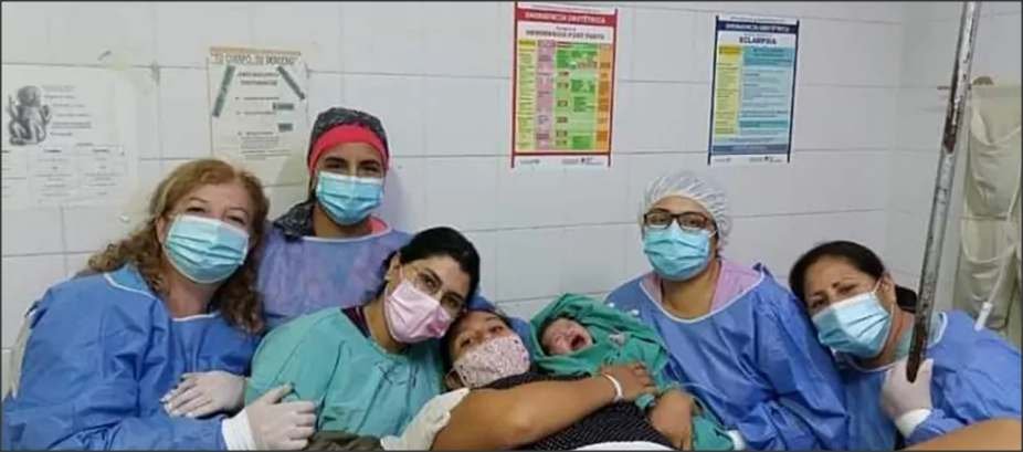Lee más sobre el artículo El primer «bebé» del año 2022 en el pais es mujer, nació en Añatuya y se llama «Teresita»