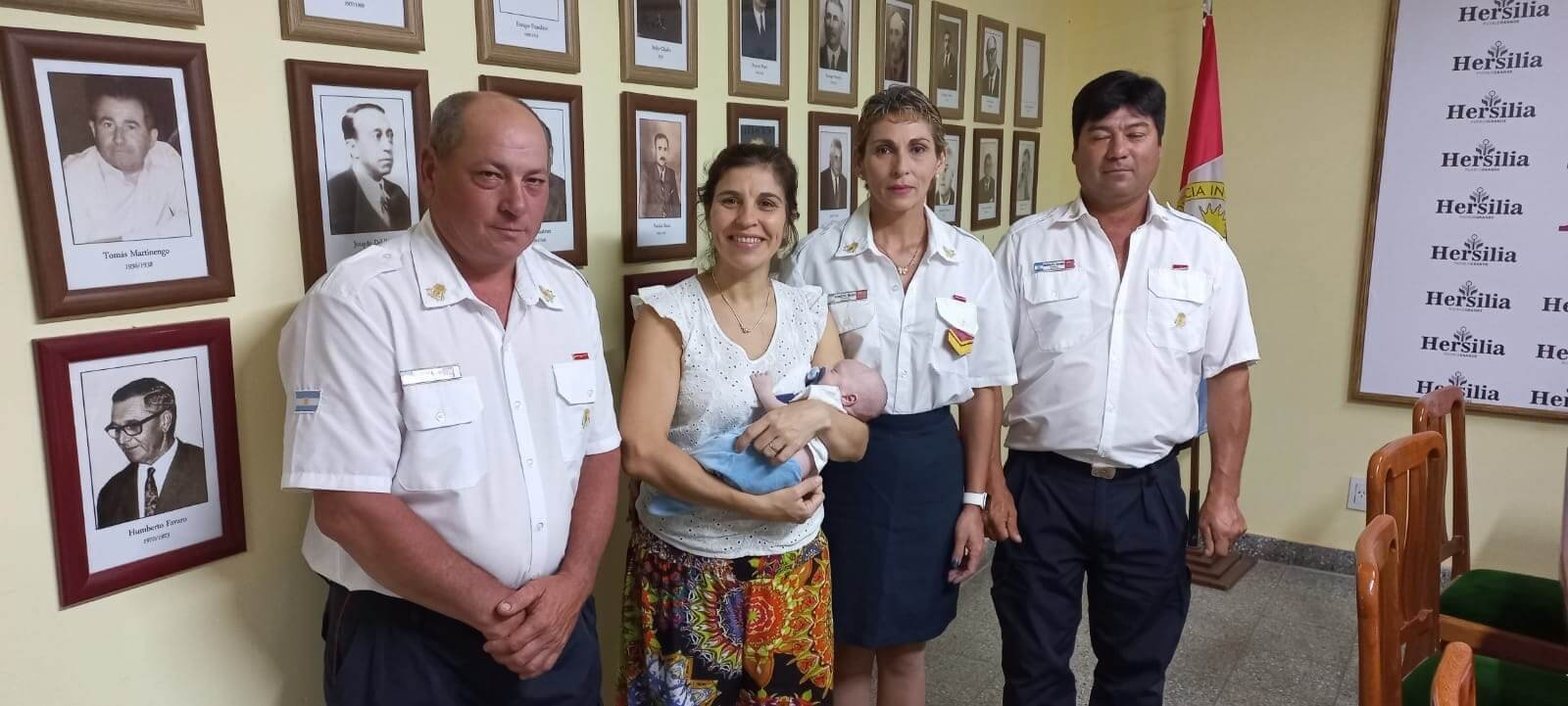 Lee más sobre el artículo Hersilia: La Pte Comunal Silvana Romero, recibió a los Bomberos que colaboraron con los incendios en Corrientes