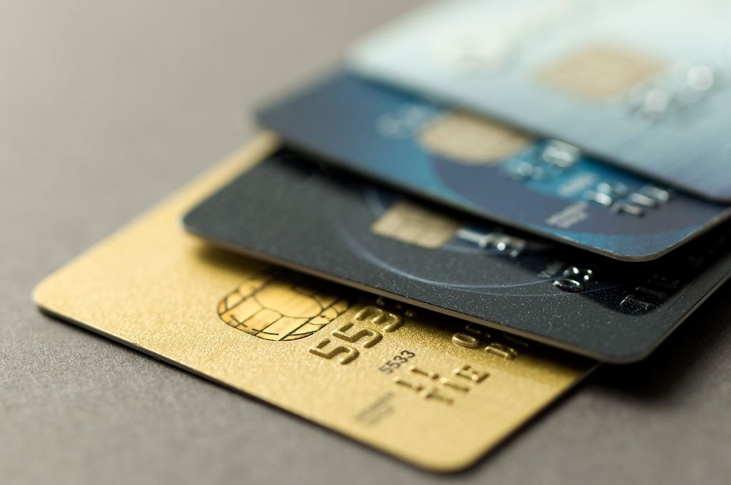 Lee más sobre el artículo Casi 4 millones de argentinos dejaron de usar tarjeta de crédito: por qué pasó y a quiénes culpan los bancos
