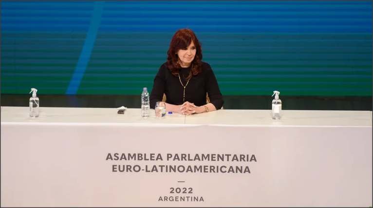 En este momento estás viendo Críticas a la OTAN, al FMI, a los liberales y a la Justicia: las principales definiciones de Cristina Kirchner en la asamblea de la EuroLat