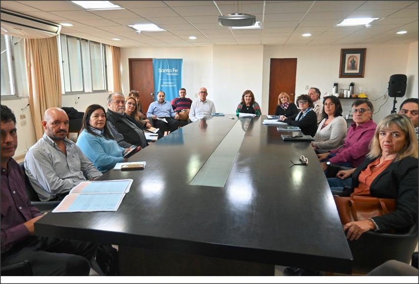 Lee más sobre el artículo El Ministerio de Educación mantuvo reuniones técnico paritarias con gremios estatales y docentes