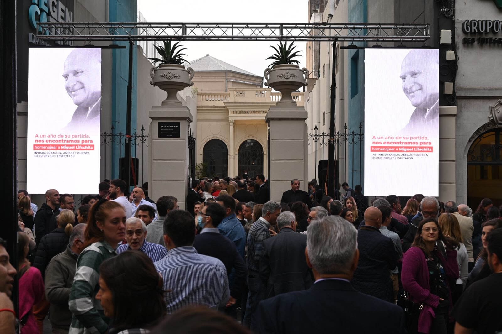 Lee más sobre el artículo Emotivo y cálido homenaje a Miguel Lifschitz, a un año de su muerte