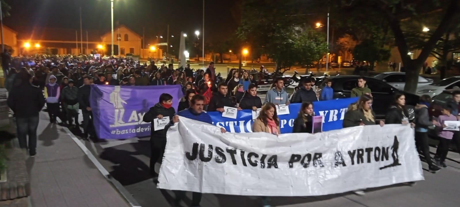 Lee más sobre el artículo Una multitud marchó pidiendo justicia por «Ayrton»