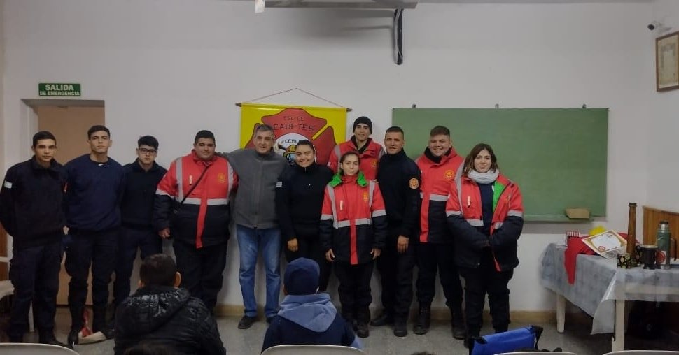 Lee más sobre el artículo Bomberos Ceres: La Escuela de Cadetes «Atilio Monti» tiene su escudo oficial