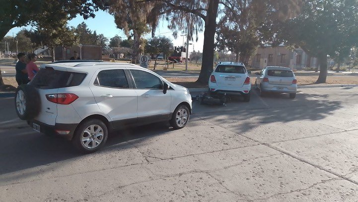 Lee más sobre el artículo Accidente entre una SUV y una moto, en Avenida de Mayo y Tristan Malbran