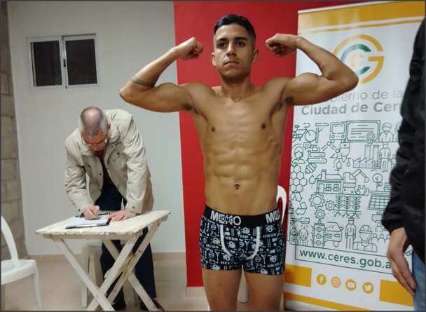 Lee más sobre el artículo Boxeo en CACU: Santillán perdió en las tarjetas con el cordobés Perelló