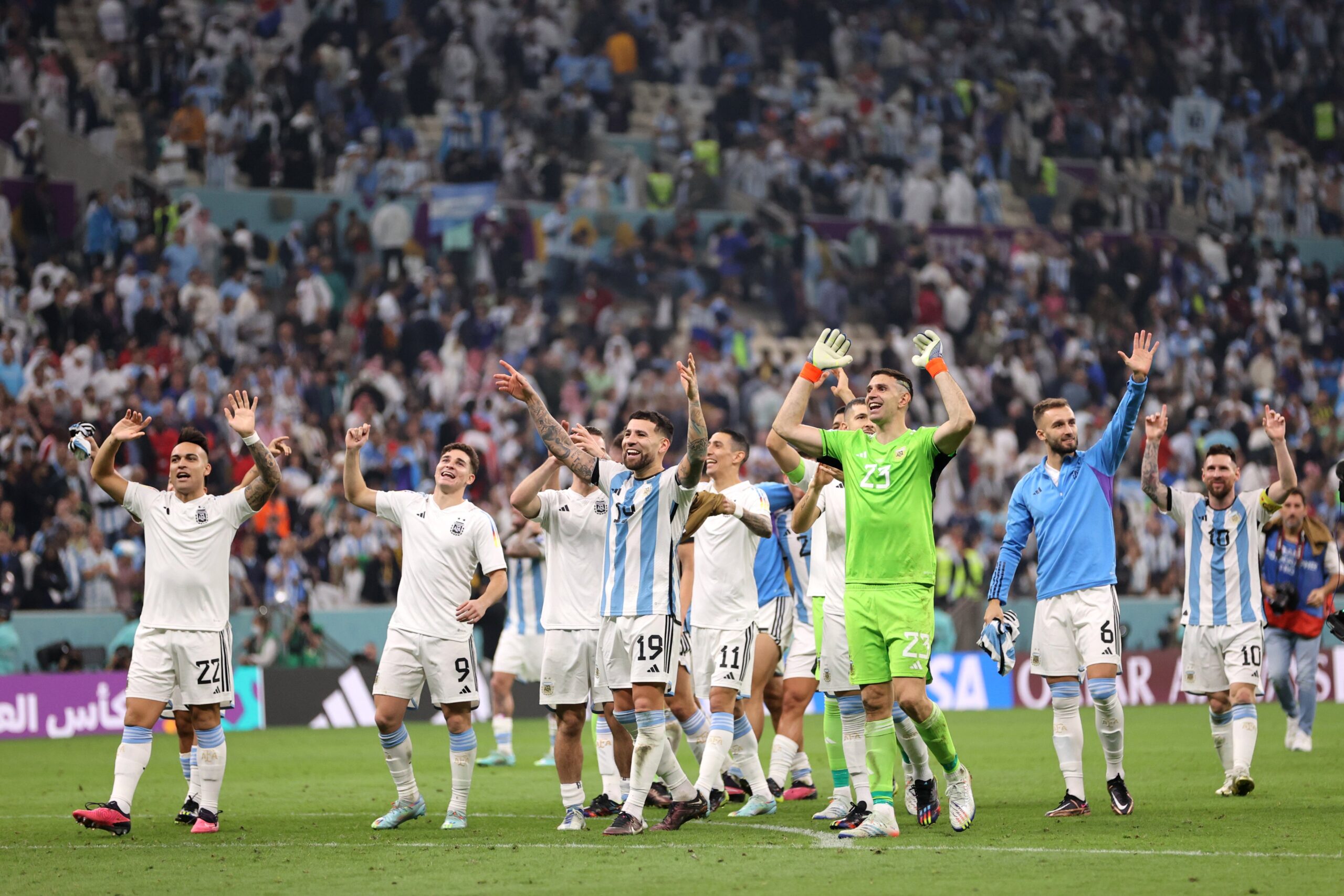 Lee más sobre el artículo Argentina finalista!!!! Goleó 3 a 0 a Croacia y el domingo buscará su tercera «estrella»