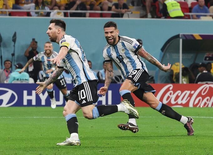 En este momento estás viendo Argentina ratificó su favoritismo ante Australia y pasó a los cuartos de Qatar