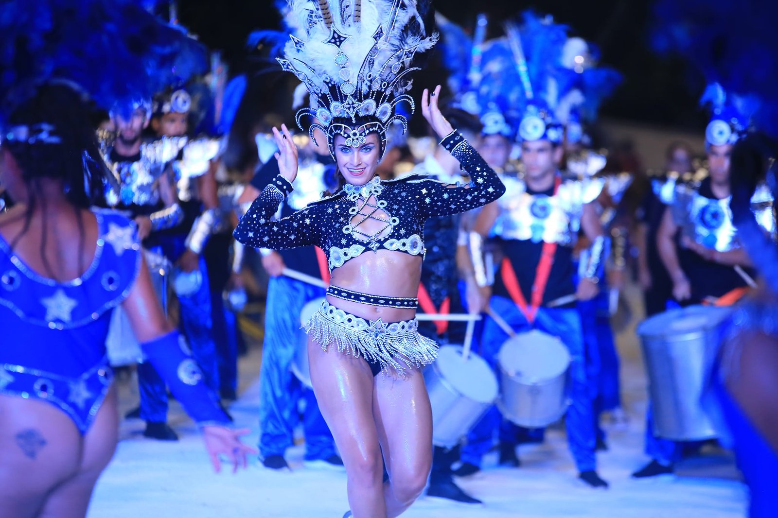 Lee más sobre el artículo Comenzaron los grandes carnavales de Suardi con más de 4000 personas
