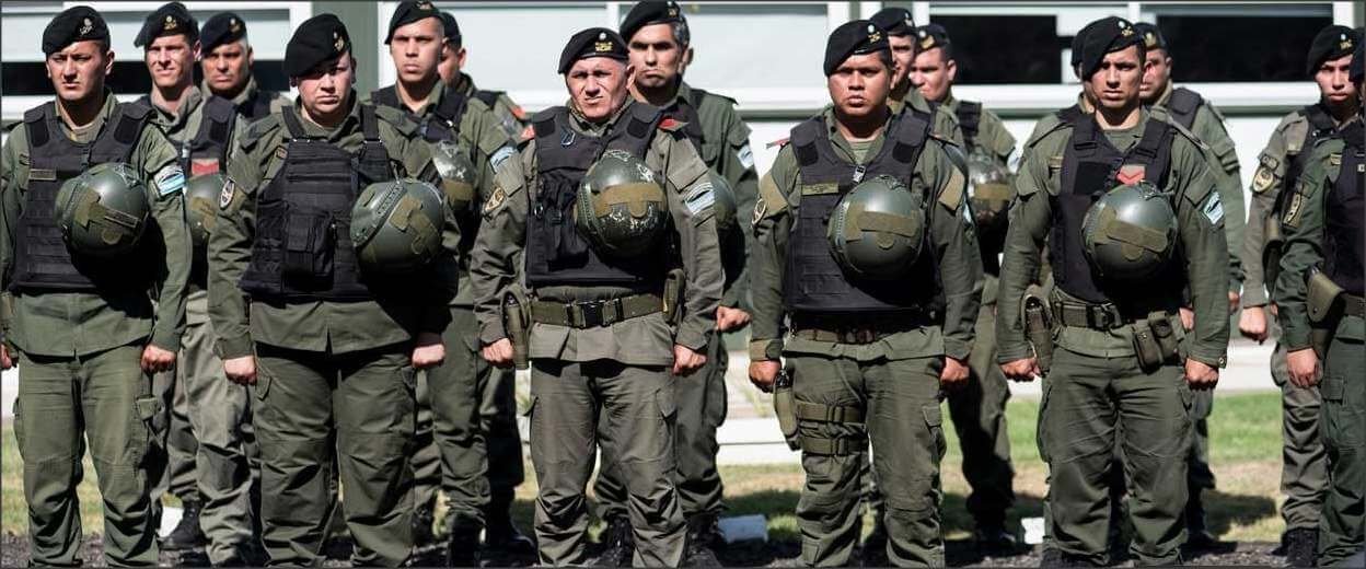 Lee más sobre el artículo Toda la carne al asador: Alberto Fernandez manda al Ejército a Rosario