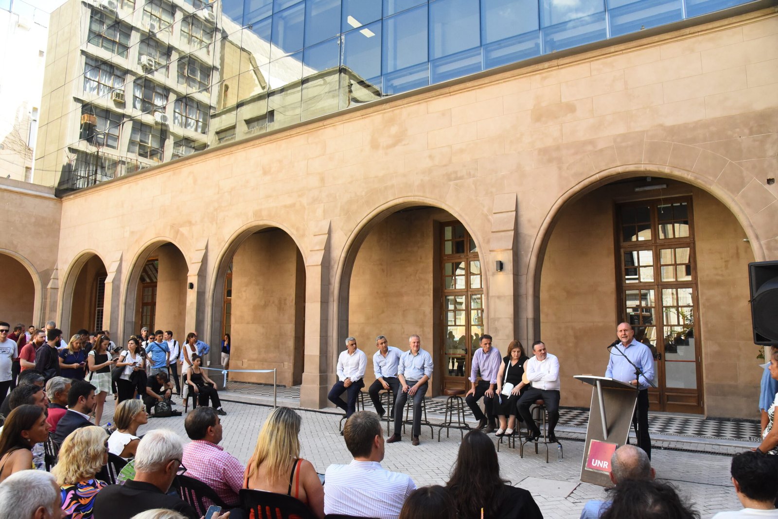 Lee más sobre el artículo Perotti firmó el convenio con Nación para construir 2 escuelas técnicas en Suardi y San Guillermo