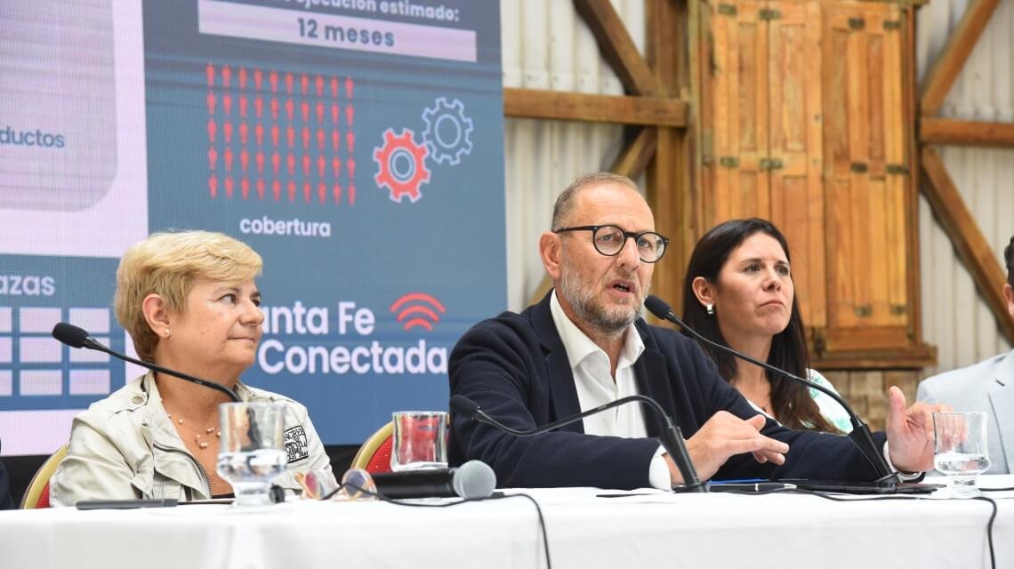 Lee más sobre el artículo Santa Fe + Conectada: La provincia firmó convenios de colaboración con municipios y comunas