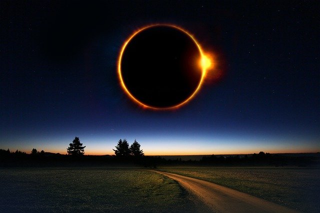 Lee más sobre el artículo Se viene un Eclipse solar Híbrido, gran evento astronómico que ocurrirá este siglo.
