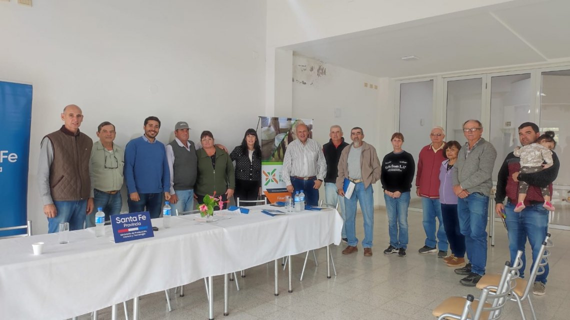 En este momento estás viendo Entregran ayudas a productores de Ceres y la región