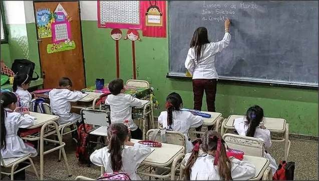 Lee más sobre el artículo Escuelas primarias comenzaron este martes a tener una hora más de clases