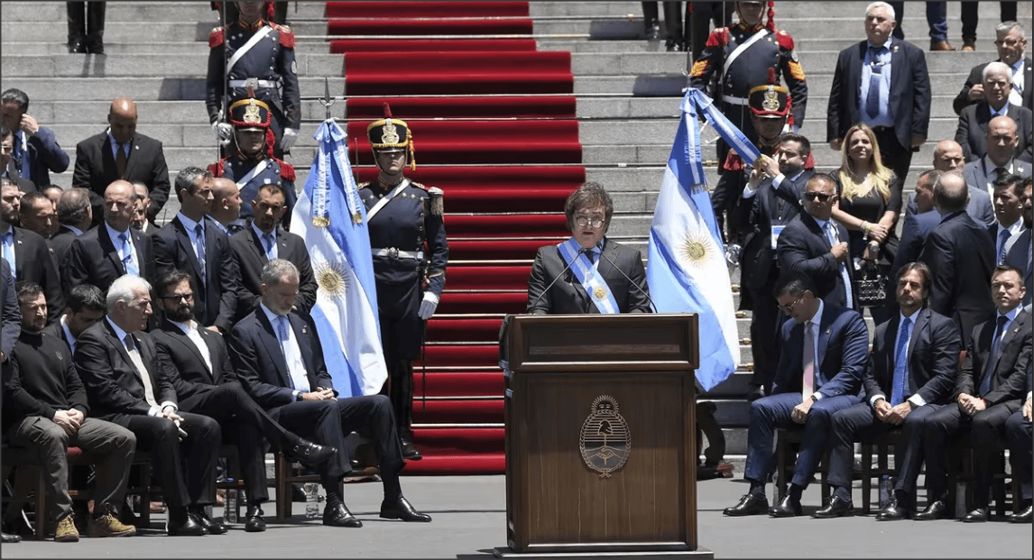 En este momento estás viendo Javier Milei brindó su primer discurso como Presidente: «Nos dejan una inflación de 15000% anual»