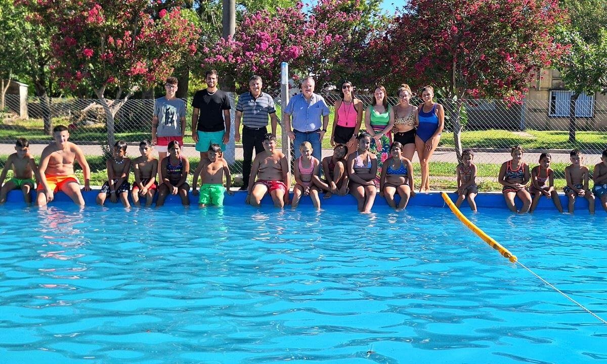 En este momento estás viendo Michlig y González visitaron natatorios públicos en el marco del Programa “Escuelas de Verano”