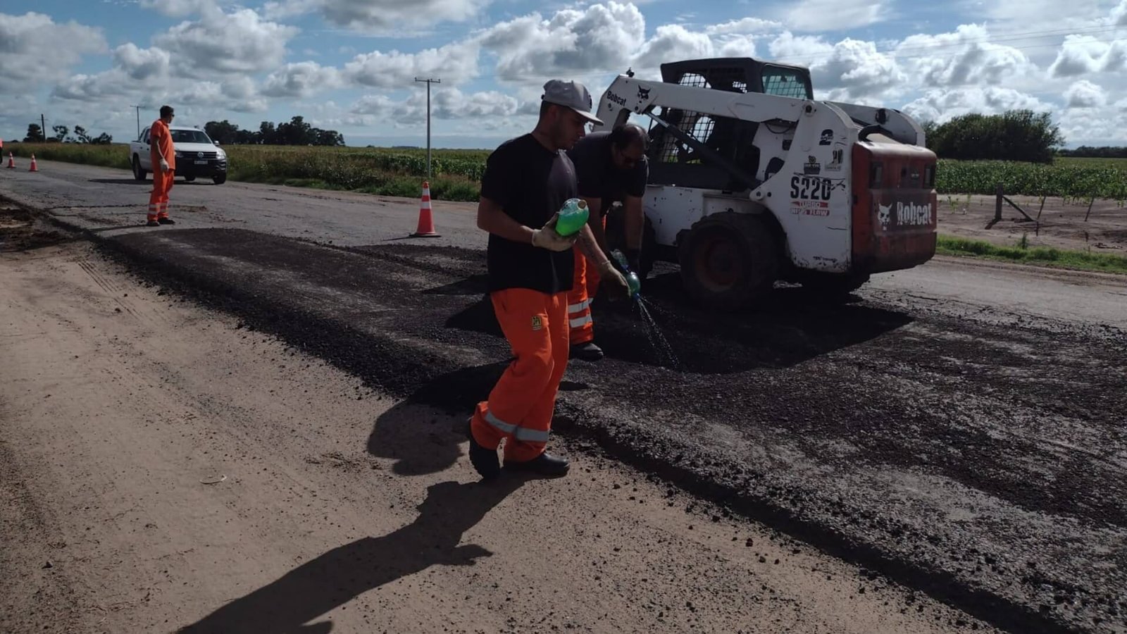 En este momento estás viendo Con 50 mil toneladas de asfalto, el Gobierno activa la reparación de rutas provinciales