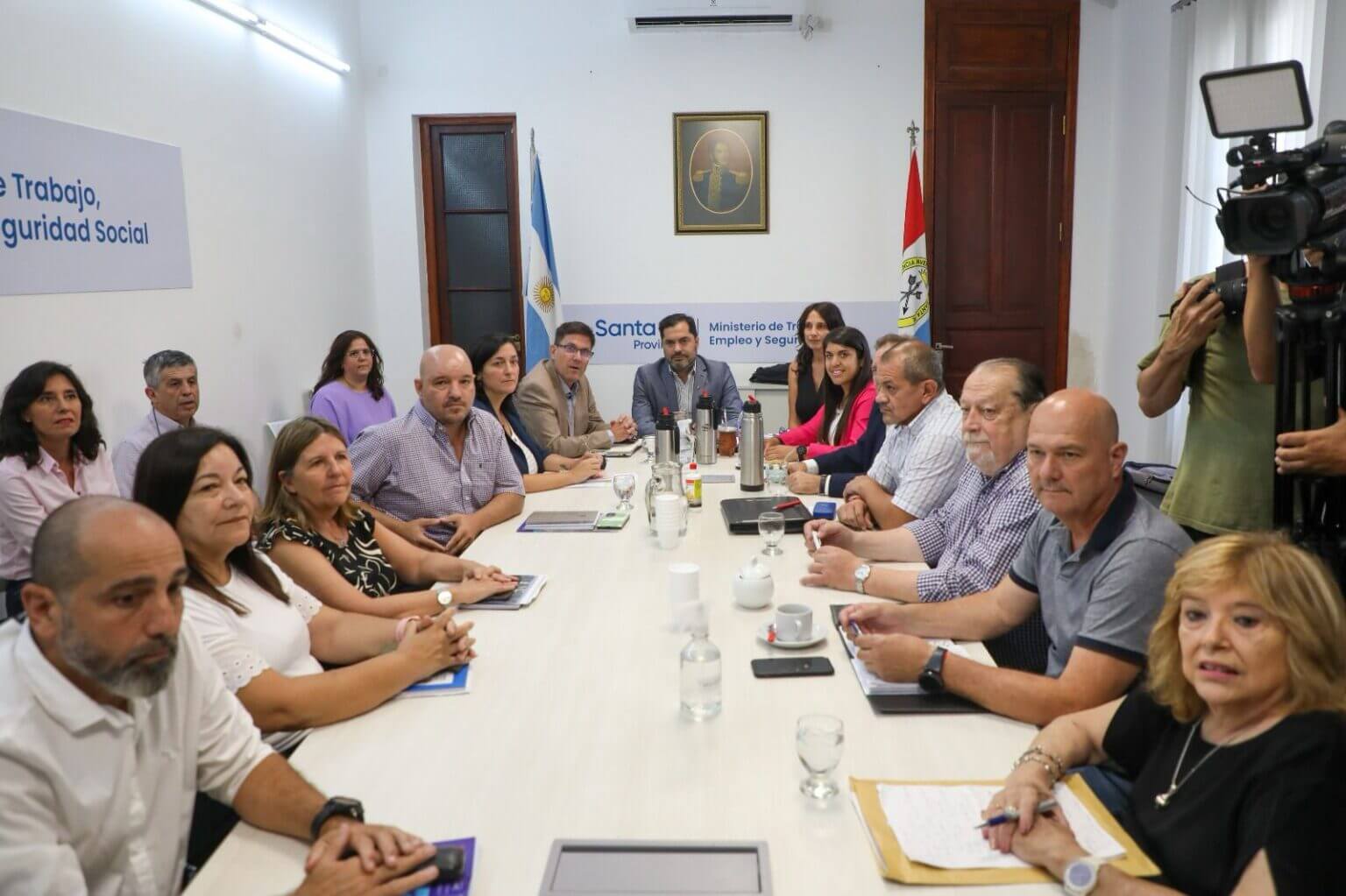 Gobierno y docentes se reunieron en la primera paritaria del 2024 ...