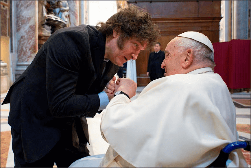 En este momento estás viendo “¿Te cortaste el pelo?”, “¿Le puedo dar un beso?”: cómo fue el saludo entre Milei y el Papa que selló la “pax”