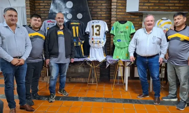 Michlig y González participaron de la presentación de la indumentaria de Fútbol del CCAO y acercaron aportes del PFI