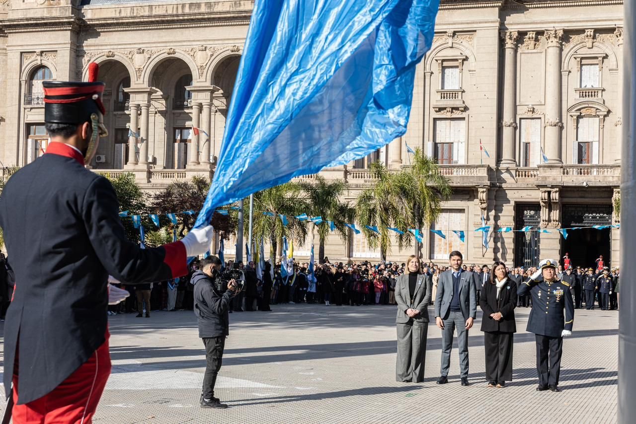 En este momento estás viendo Pullaro: “Este 25 de Mayo venimos a defender la libertad, y también a pedir más igualdad y diálogo en el país”