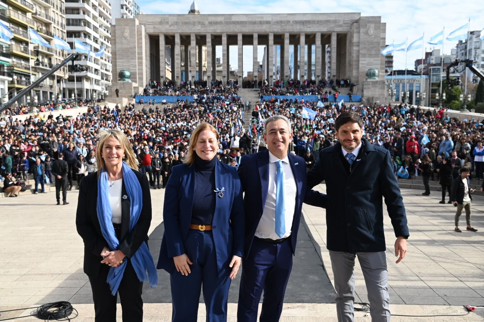 Lee más sobre el artículo En Rosario, más de 3 mil alumnos de todo el país prometieron Lealtad a la Bandera