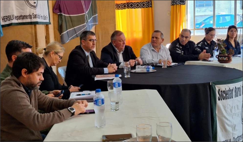 Lee más sobre el artículo El Senador Felipe Michlig encabezó una reunión multisectorial en Hersilia por seguridad rural