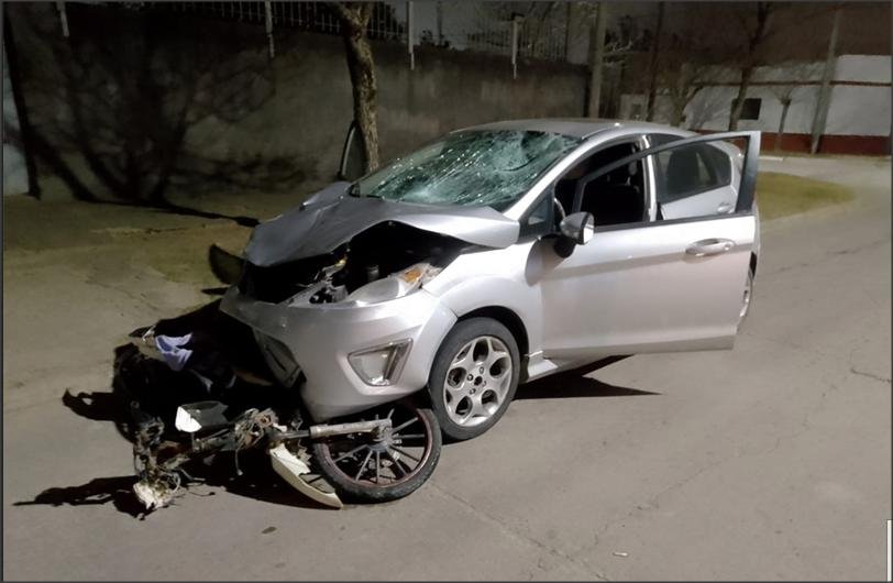 San Cristobal: Automóvil a alta velocidad deja dos motociclistas con graves heridas