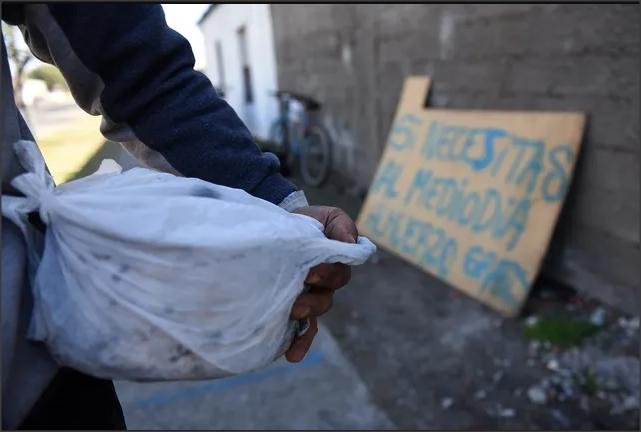 Lee más sobre el artículo En Santa Fe la demanda de alimentos aumentó 30 por ciento en 6 meses y desde Nación no hay ningún tipo de ayuda