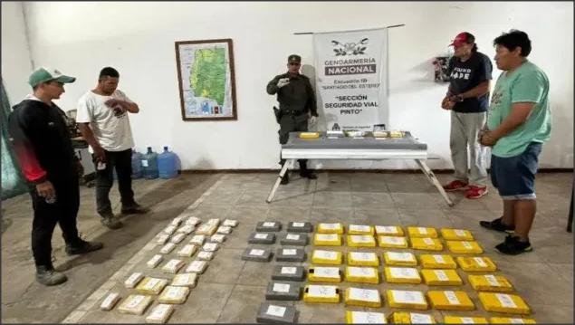 Lee más sobre el artículo Pinto: Detuvieron a 2 sujetos que transportaban 55 kgs de Cocaina hacia la provincia Santa Fe