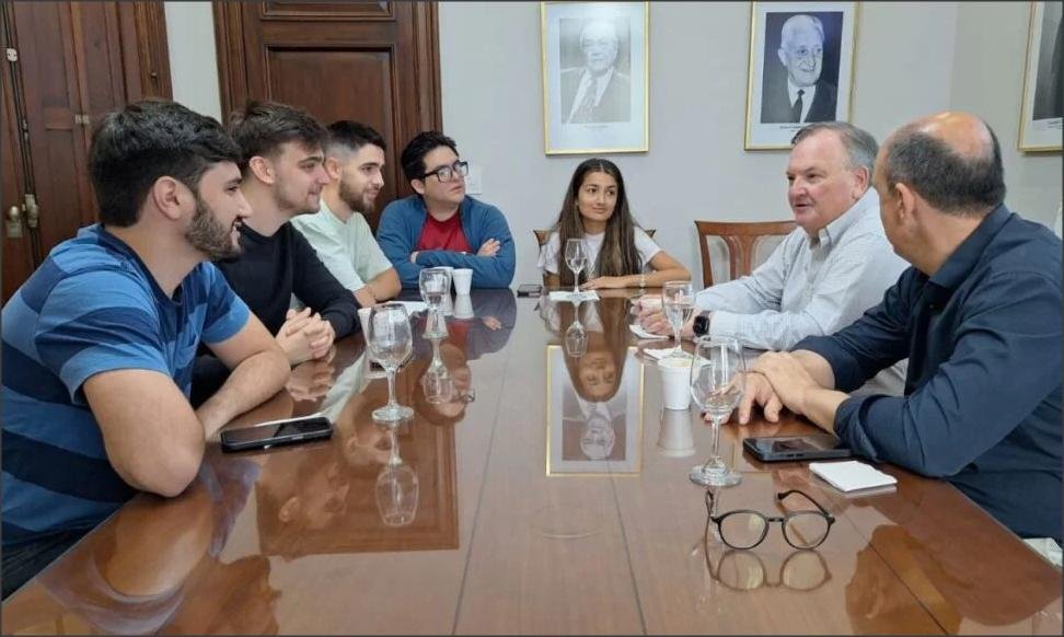 Lee más sobre el artículo El Presidente de la UCR Felipe Michig recibió a dirigentes estudiantiles de Franja Morada