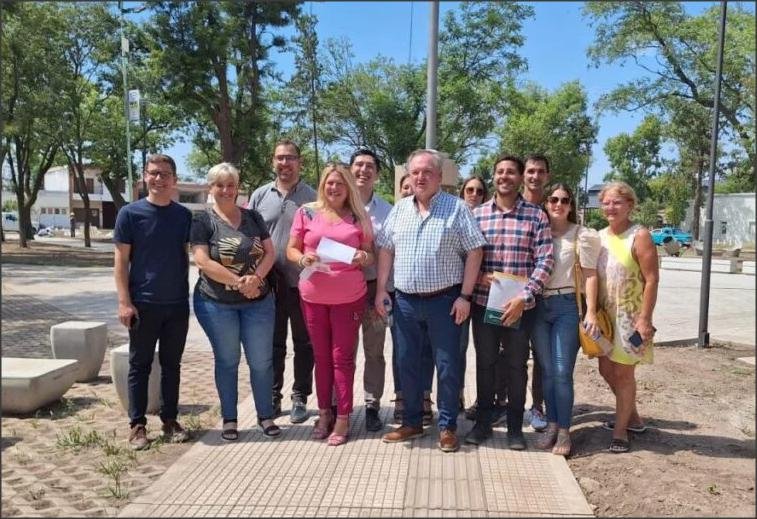 En este momento estás viendo El senador Michlig entregó de parte del Gdor. Pullaro $30 millones para construcción de aulas de la futura universidad de Ceres (UNCER)