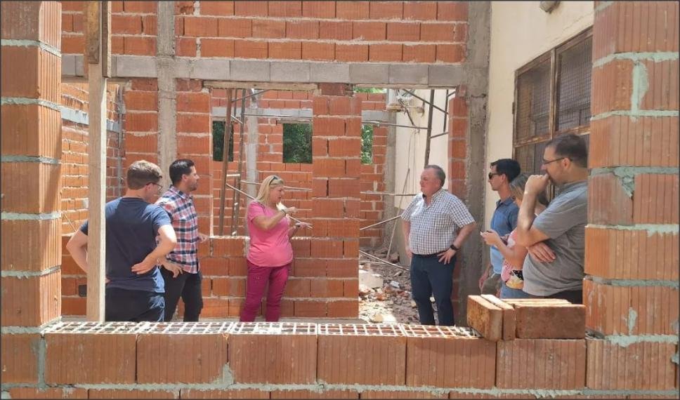 En este momento estás viendo El senador Michlig junto a la intendenta Dupouy recorrieron trascendentales obras urbanas y educativas de Ceres