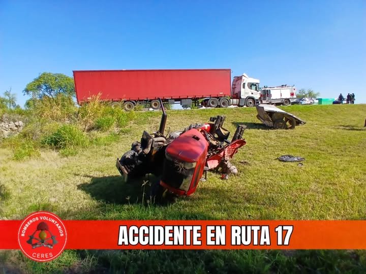 En este momento estás viendo Accidente en Ruta 17: Un camión chocó con un tractor frente al Cementerio local