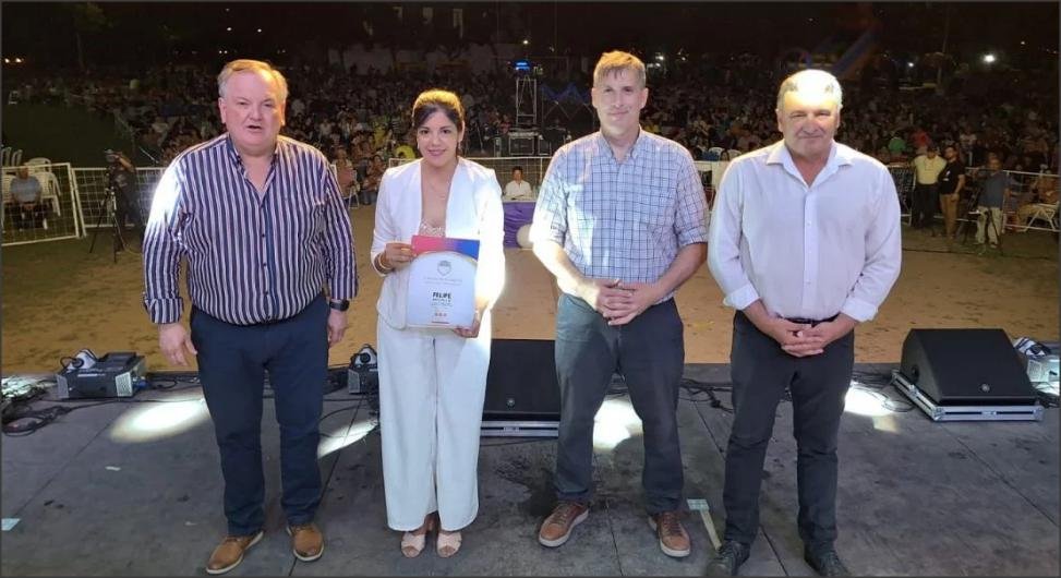 En este momento estás viendo El Senador Michlig entregó significativos aportes gubernamentales en la Fiesta Nacional del Camping