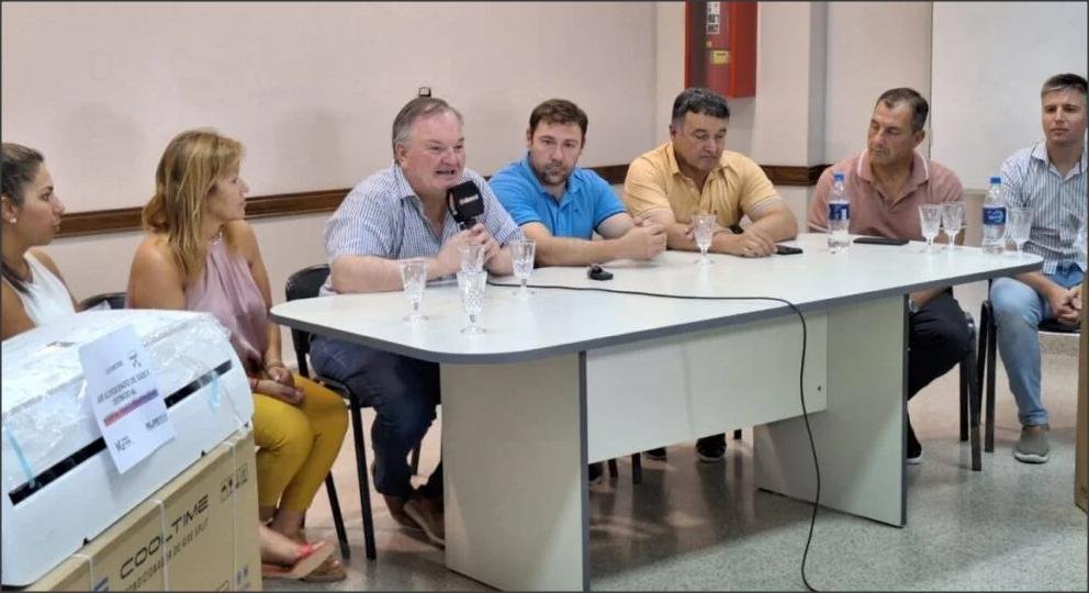 En este momento estás viendo El senador Michlig entregó equipamientos en el Hospital de San Cristóbal y anunció importantes avances en materia de salud