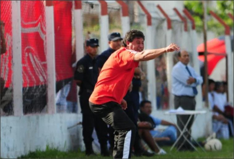 En este momento estás viendo Omar Orellano DT de UJB: «Tuve la chance de ascender a primera con Gimnasia y Esgrima de Jujuy»