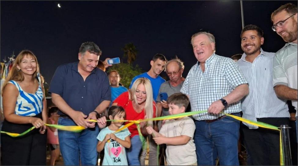 En este momento estás viendo Quedó inaugurada la Plaza Colón: Michlig destacó la comunión entre ciudad y provincia