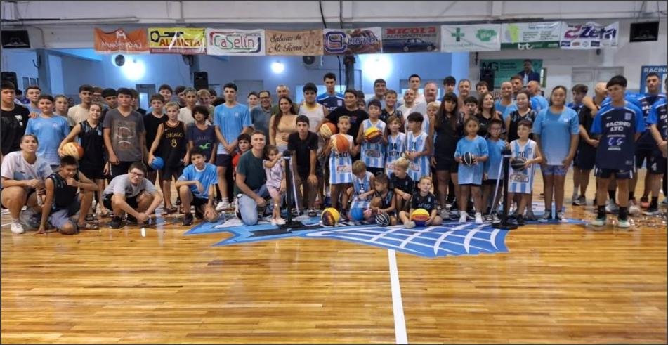 En este momento estás viendo Michlig acompañó la inauguración de obras en el Racing de San Cristóbal y sumó equipamientos deportivos